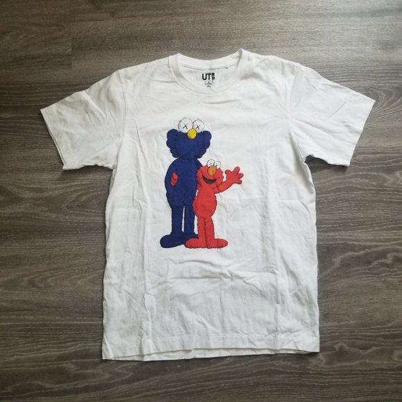 ***SOLD***uniqlo x KAWS x Sesame street t-shirt - Picture 1 of 1